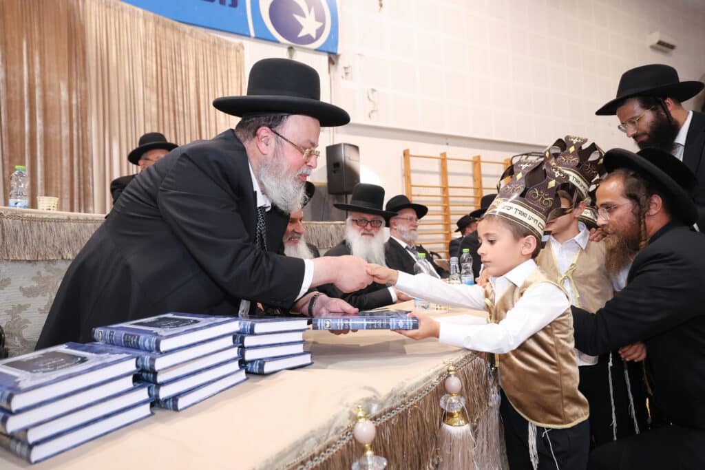 גלריה: ילדי 'מוסדי עולם' במסיבת חומש מרגשת