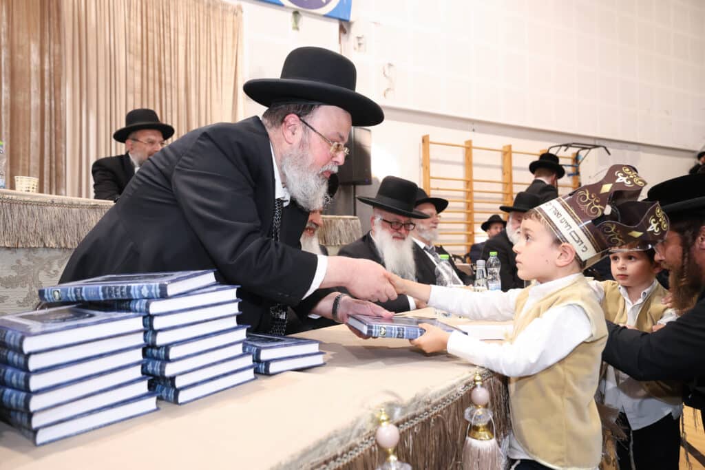 גלריה: ילדי 'מוסדי עולם' במסיבת חומש מרגשת