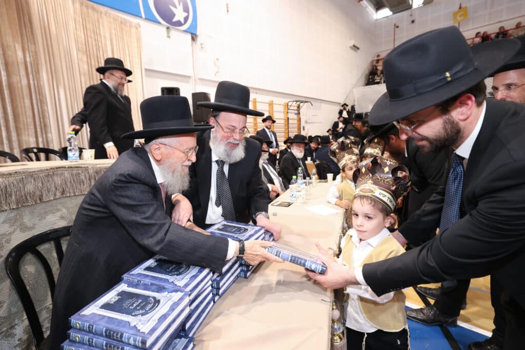 גלריה: ילדי 'מוסדי עולם' במסיבת חומש מרגשת
