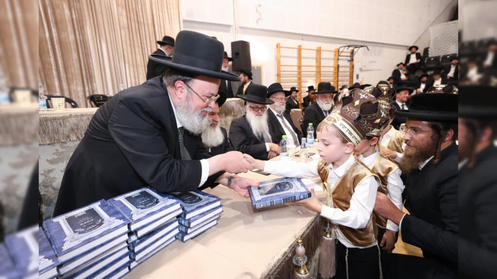 גלריה: ילדי 'מוסדי עולם' במסיבת חומש מרגשת