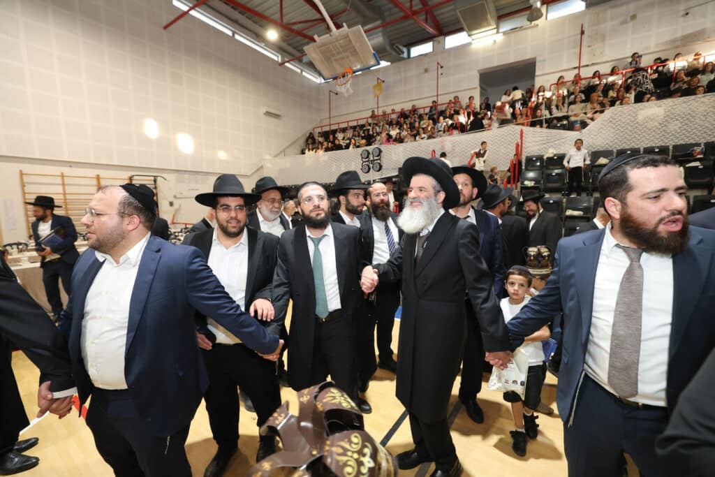 גלריה: ילדי 'מוסדי עולם' במסיבת חומש מרגשת