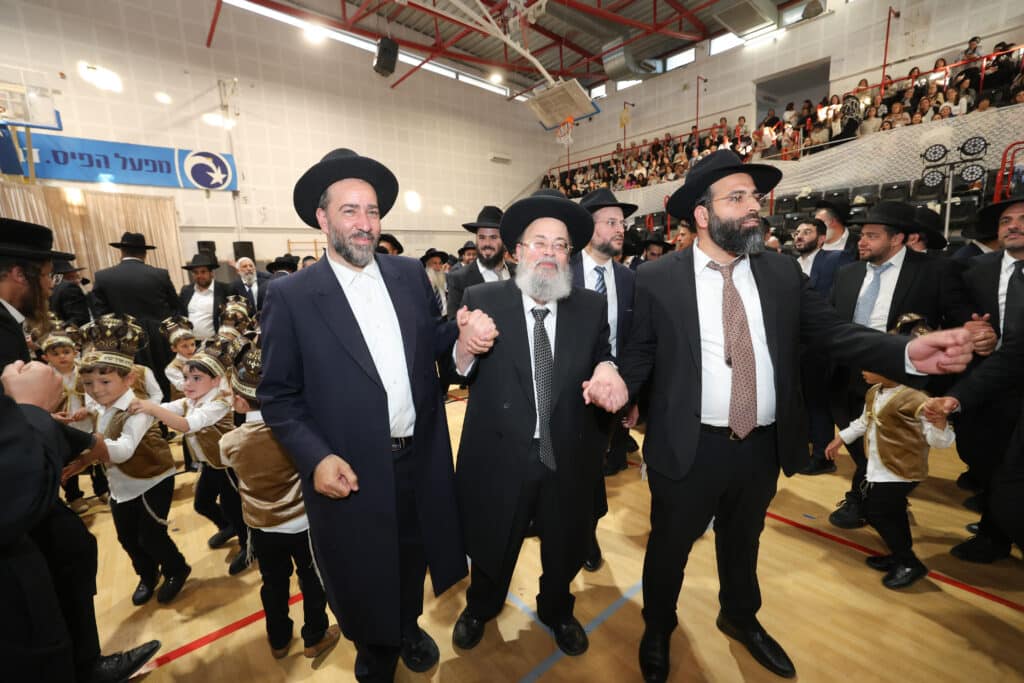 גלריה: ילדי 'מוסדי עולם' במסיבת חומש מרגשת