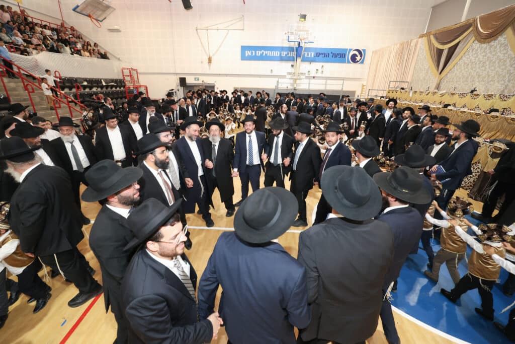 גלריה: ילדי 'מוסדי עולם' במסיבת חומש מרגשת