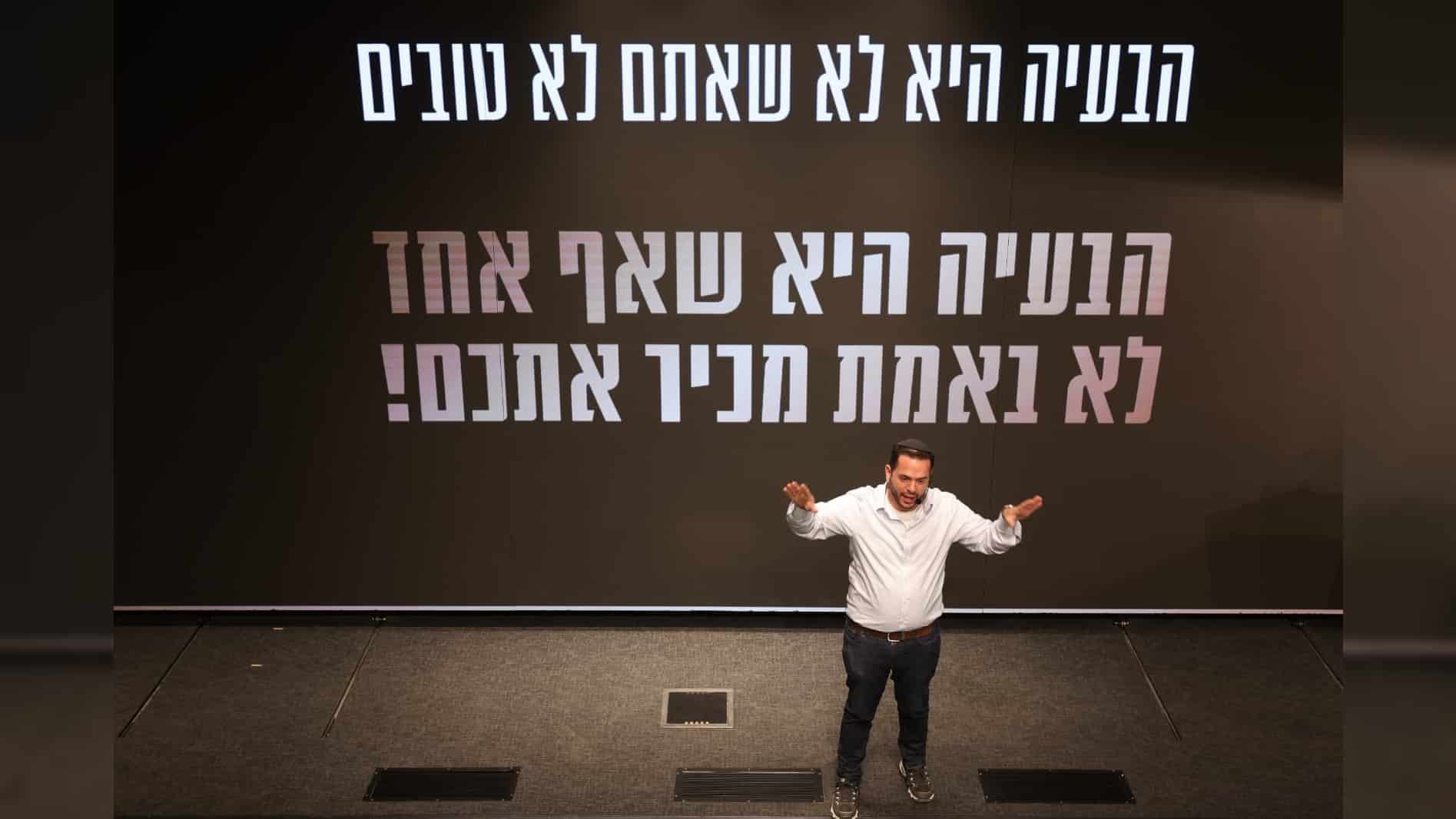 האיש שהופך את הסטטוס בוואטסאפ למערכת רווחים