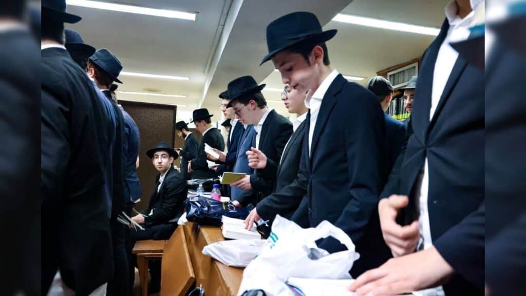גלריה: תלמידי הישיבה ממוסקבה נבחנו אצל גדולי הדור בארה"ב