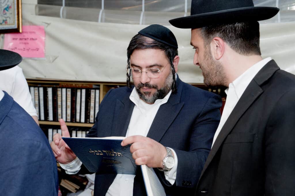 גלריה: הקהילה ערכה סיום על חזון עובדיה - הראש"ל הגיע לברך