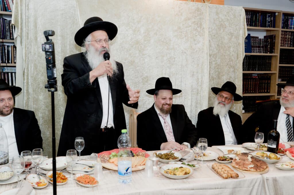 גלריה: הקהילה ערכה סיום על חזון עובדיה - הראש"ל הגיע לברך