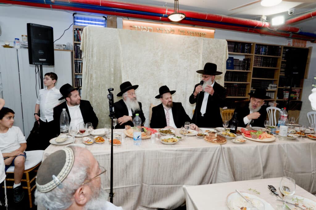 גלריה: הקהילה ערכה סיום על חזון עובדיה - הראש"ל הגיע לברך