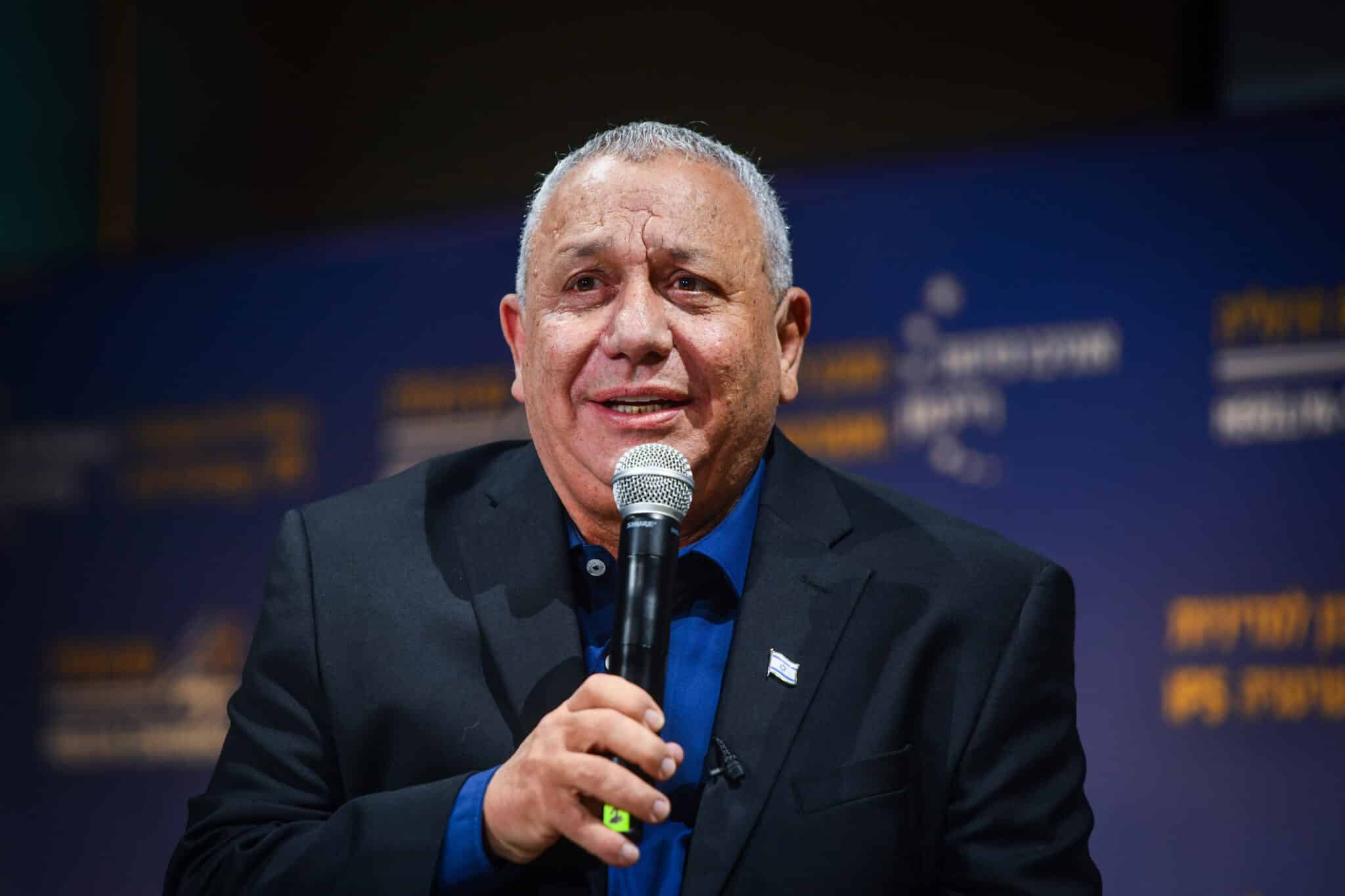 המגמה נמשכת: איזנקוט עוקף את נתניהו במספר המנדטים