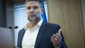 בקואליציה תוקפים את סמוטריץ' על "ניתוק והזנחה"