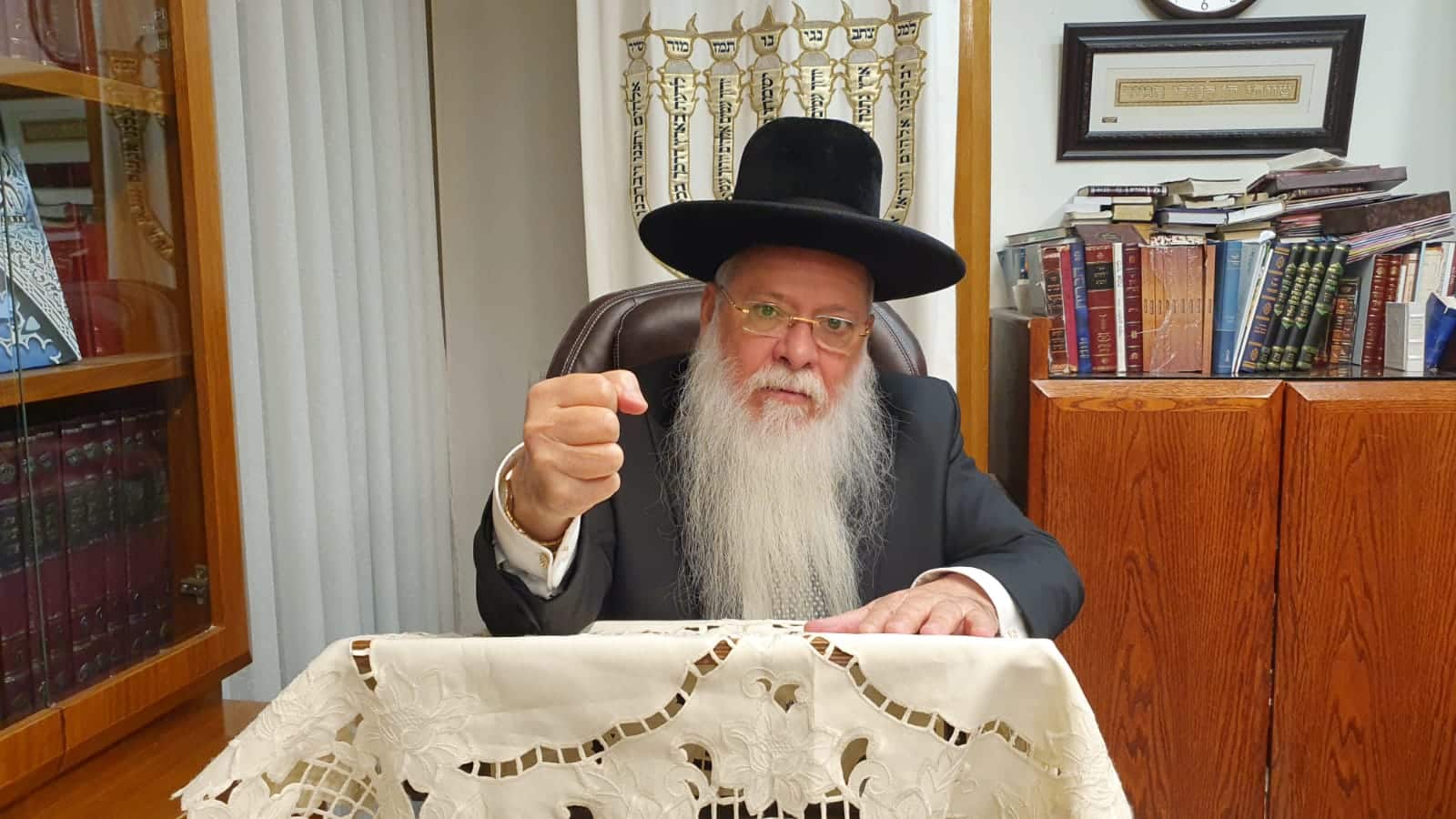 מדוע הגר"ע עטייה פרץ בבכי: הסוד שחשף רבה של אלעד