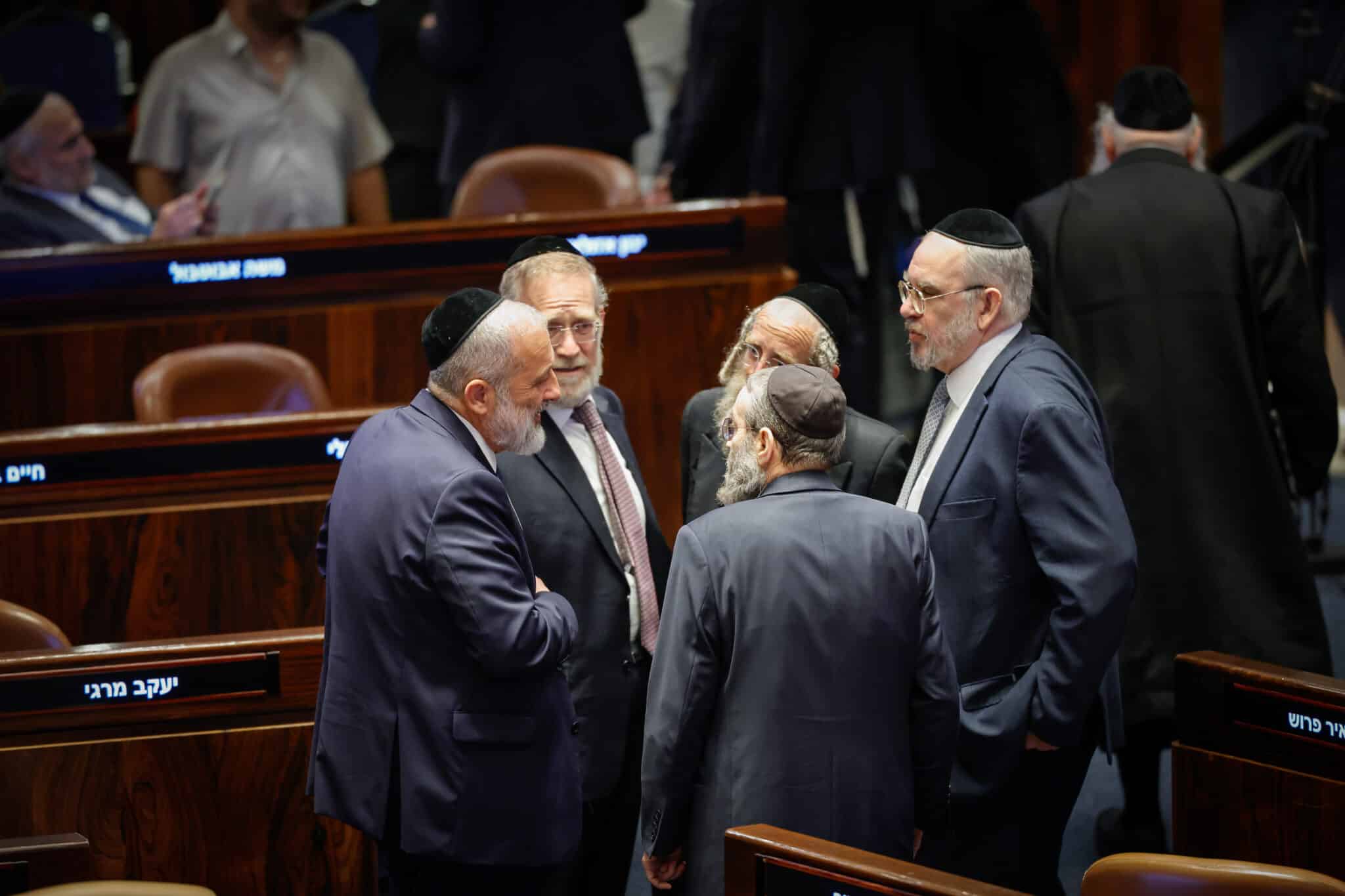 בין דעת תורה לדעת הקהל: מי ינהיג את הציבור החרדי?