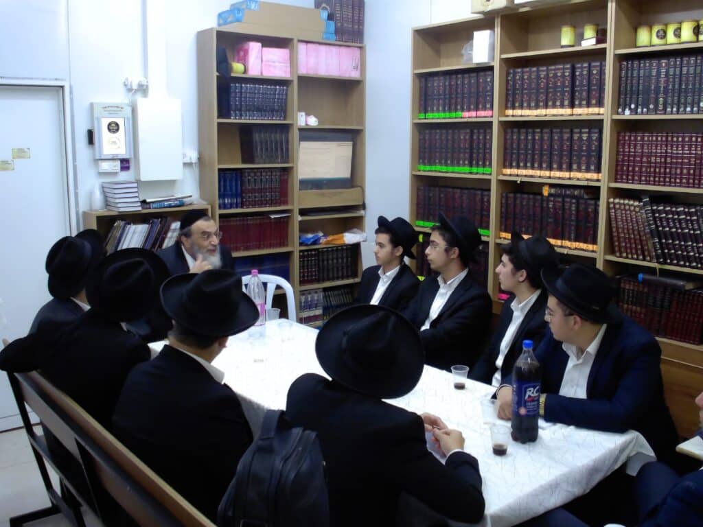 המשב"ק: דאגה בחסידות, הרפיון בישיבה והפאות ששינו צבע