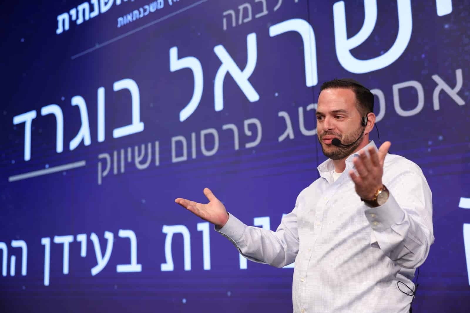 האיש שהופך את הסטטוס בוואטסאפ למערכת רווחים