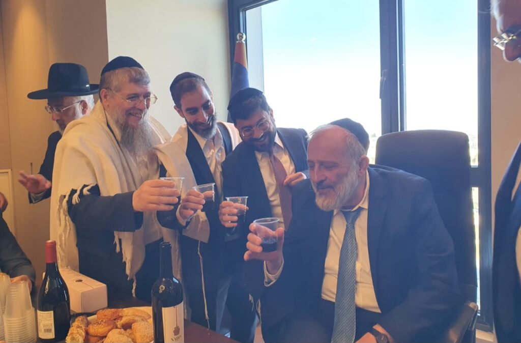 איצקוביץ': השיחות הליליות בכנסת והבדחן שהפך לקוסם