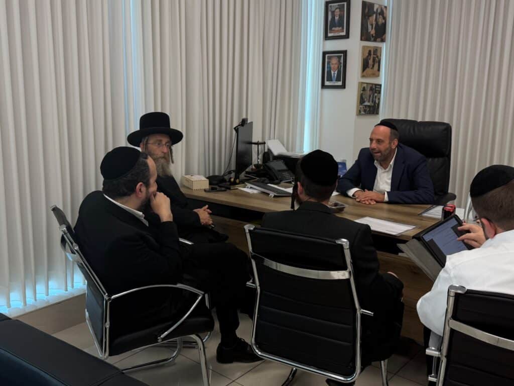 איצקוביץ': השיחות הליליות בכנסת והבדחן שהפך לקוסם