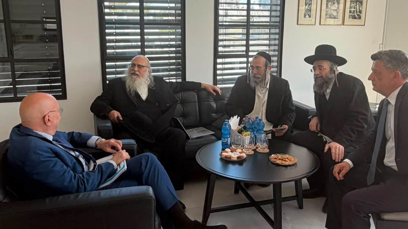 המהלך הבינלאומי השקט שיכין את מעבר רבבות החסידים