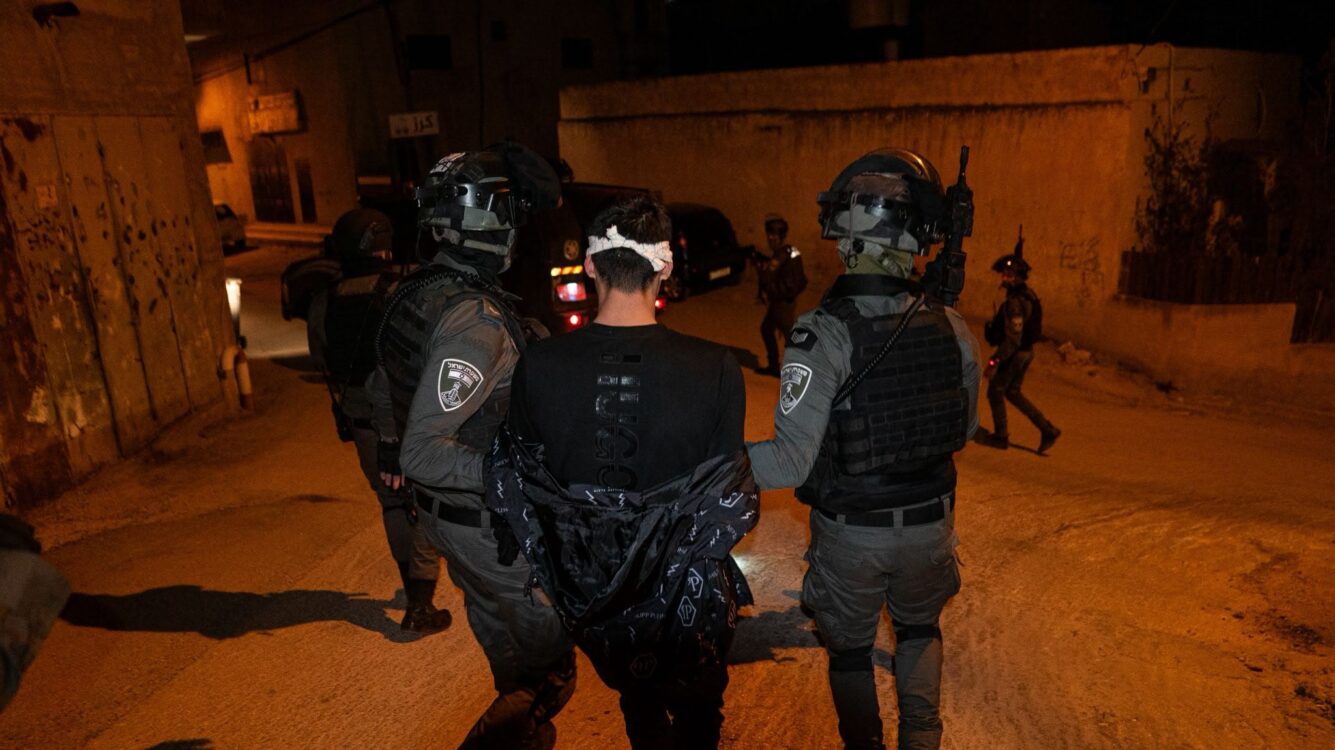 פשיטה בבית אומר: 170 מוקדים נסרקו ומבוקשים נעצרו