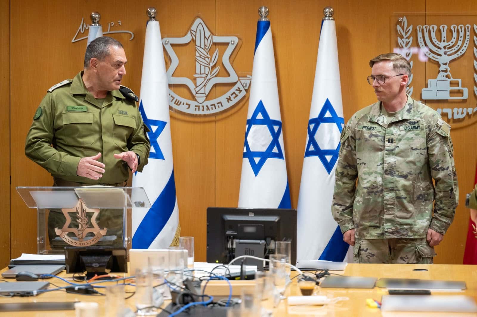 הרמטכ"ל העניק אות הוקרה למפקד הסוללה האמריקאית