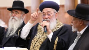 הראשון לציון מסר שיעור בהלכות קרבנות והר הבית