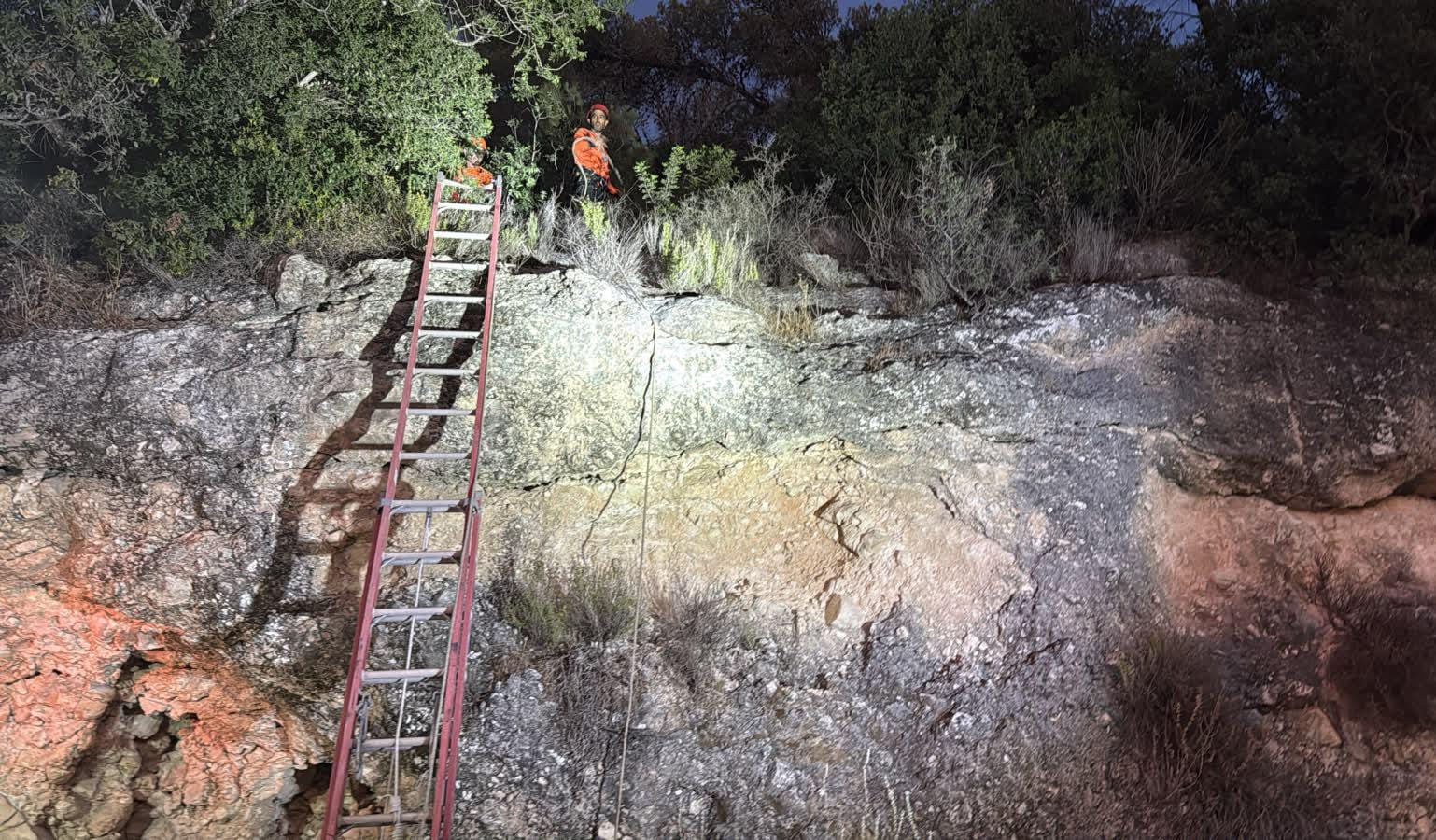 בתום חיפושים: הנעדר אותר לכוד על מצוק בתוך סבך