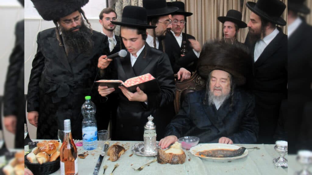 גלריה: המשפיע הגרי"מ שכטר הגיע לבר מצוה של נינו גלריה: המשפיע הגרי"מ שכטר הגיע לבר מצוה של נינו