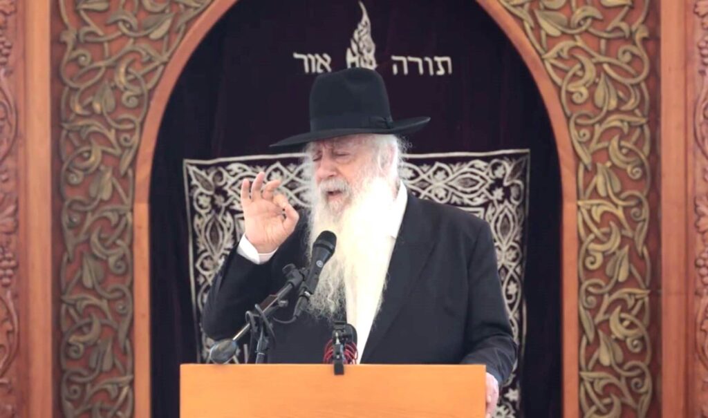 הגה"צ רבי דוד חנניה פינטו הציג את המטה המיוחס של סבו הגה"צ רבי דוד חנניה פינטו הציג את המטה המיוחס של סבו
