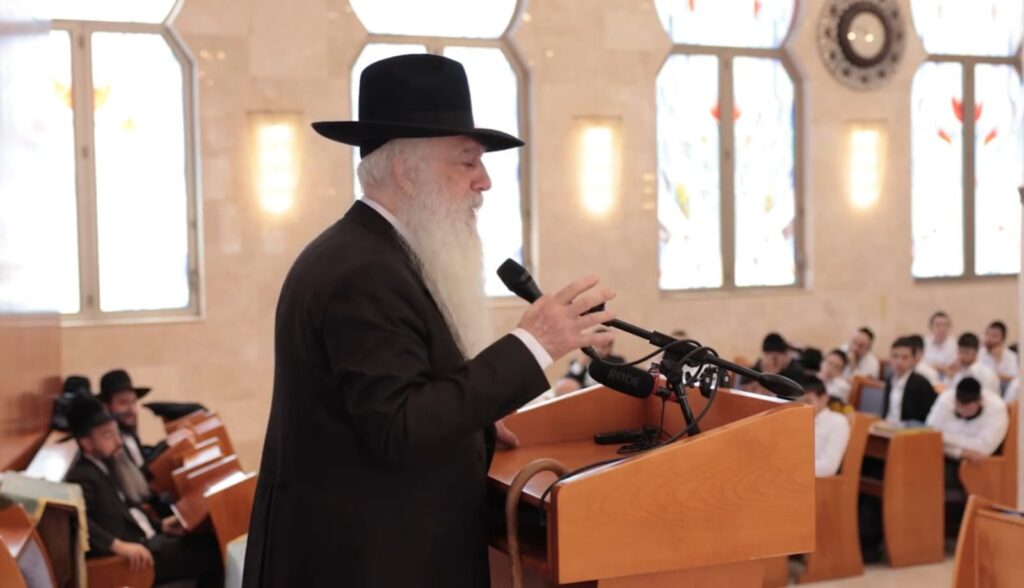 הגה"צ רבי דוד חנניה פינטו הציג את המטה המיוחס של סבו הגה"צ רבי דוד חנניה פינטו הציג את המטה המיוחס של סבו