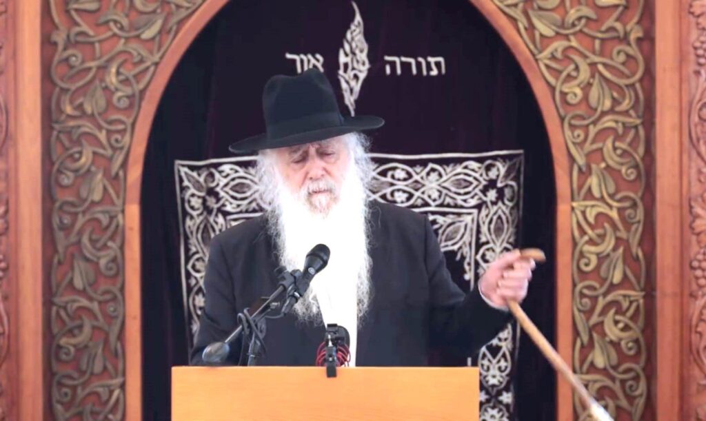 הגה"צ רבי דוד חנניה פינטו הציג את המטה המיוחס של סבו הגה"צ רבי דוד חנניה פינטו הציג את המטה המיוחס של סבו