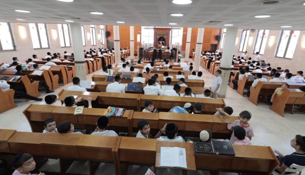 הגה"צ רבי דוד חנניה פינטו הציג את המטה המיוחס של סבו הגה"צ רבי דוד חנניה פינטו הציג את המטה המיוחס של סבו