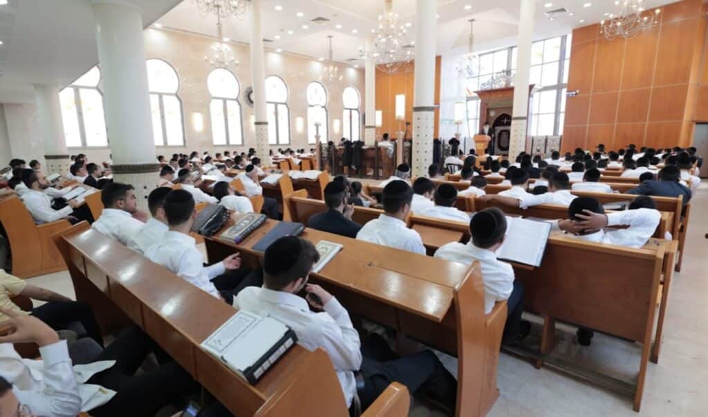 הגה"צ רבי דוד חנניה פינטו הציג את המטה המיוחס של סבו הגה"צ רבי דוד חנניה פינטו הציג את המטה המיוחס של סבו