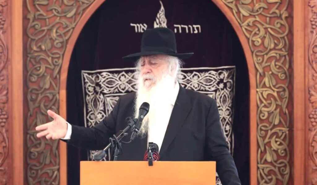 הגה"צ רבי דוד חנניה פינטו הציג את המטה המיוחס של סבו הגה"צ רבי דוד חנניה פינטו הציג את המטה המיוחס של סבו