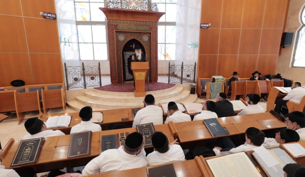 הגה"צ רבי דוד חנניה פינטו הציג את המטה המיוחס של סבו הגה"צ רבי דוד חנניה פינטו הציג את המטה המיוחס של סבו