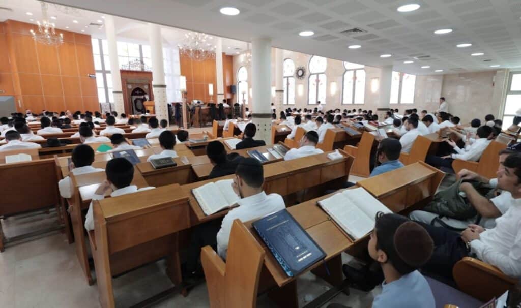 הגה"צ רבי דוד חנניה פינטו הציג את המטה המיוחס של סבו הגה"צ רבי דוד חנניה פינטו הציג את המטה המיוחס של סבו
