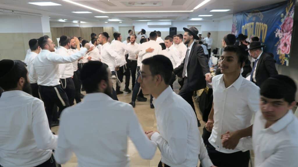 הגר"מ צדקה: "הטיפשים אומרים מי שבישיבה בית סוהר - להפך" הגר"מ צדקה: "הטיפשים אומרים מי שבישיבה בית סוהר - להפך"