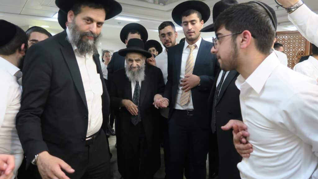 הגר"מ צדקה: "הטיפשים אומרים מי שבישיבה בית סוהר - להפך" הגר"מ צדקה: "הטיפשים אומרים מי שבישיבה בית סוהר - להפך"