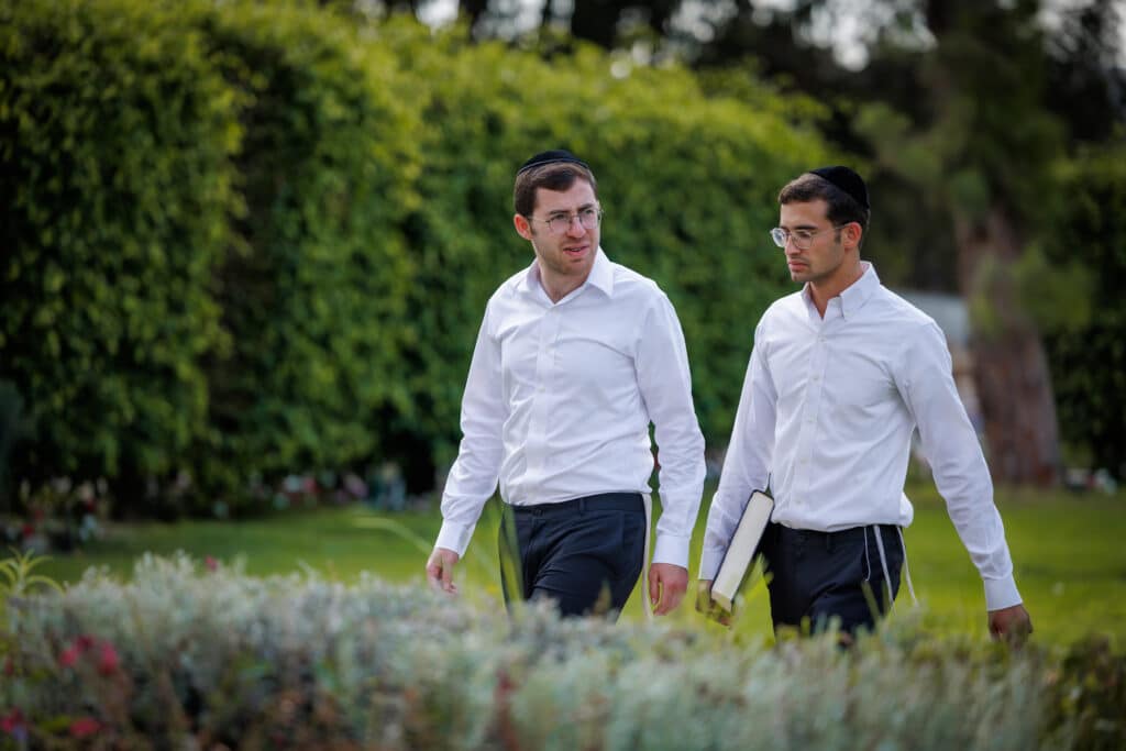 אש בעטרת שלמה: 1,350 תלמידים פתחו את זמן אלול אש בעטרת שלמה: 1,350 תלמידים פתחו את זמן אלול