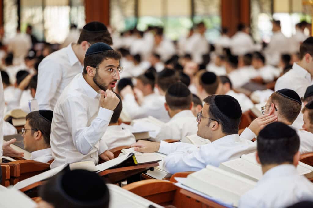 אש בעטרת שלמה: 1,350 תלמידים פתחו את זמן אלול אש בעטרת שלמה: 1,350 תלמידים פתחו את זמן אלול