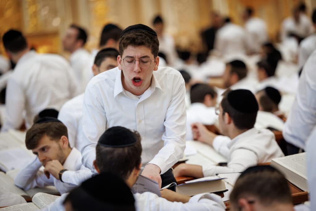 אש בעטרת שלמה: 1,350 תלמידים פתחו את זמן אלול אש בעטרת שלמה: 1,350 תלמידים פתחו את זמן אלול