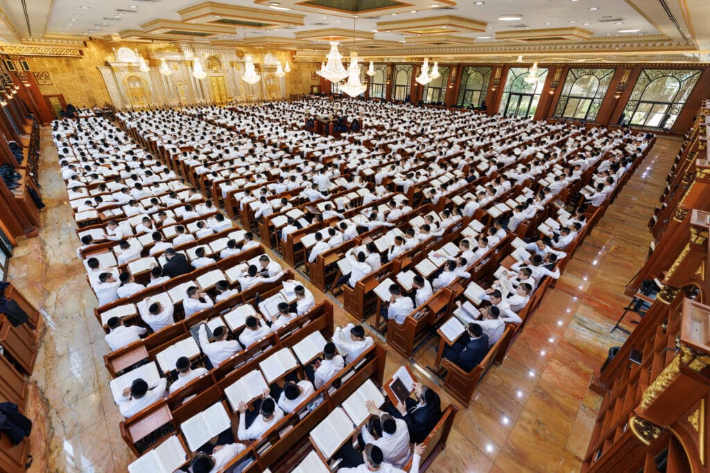 אש בעטרת שלמה: 1,350 תלמידים פתחו את זמן אלול אש בעטרת שלמה: 1,350 תלמידים פתחו את זמן אלול