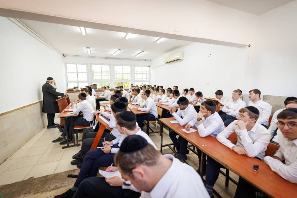אש בעטרת שלמה: 1,350 תלמידים פתחו את זמן אלול אש בעטרת שלמה: 1,350 תלמידים פתחו את זמן אלול