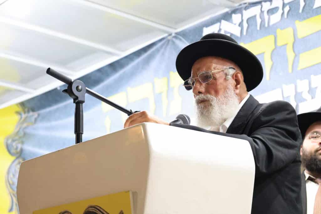 עצרת מחאה מול חומות כלא 10: "לא מעניינים אותם חיילים" עצרת מחאה מול חומות כלא 10: "לא מעניינים אותם חיילים"