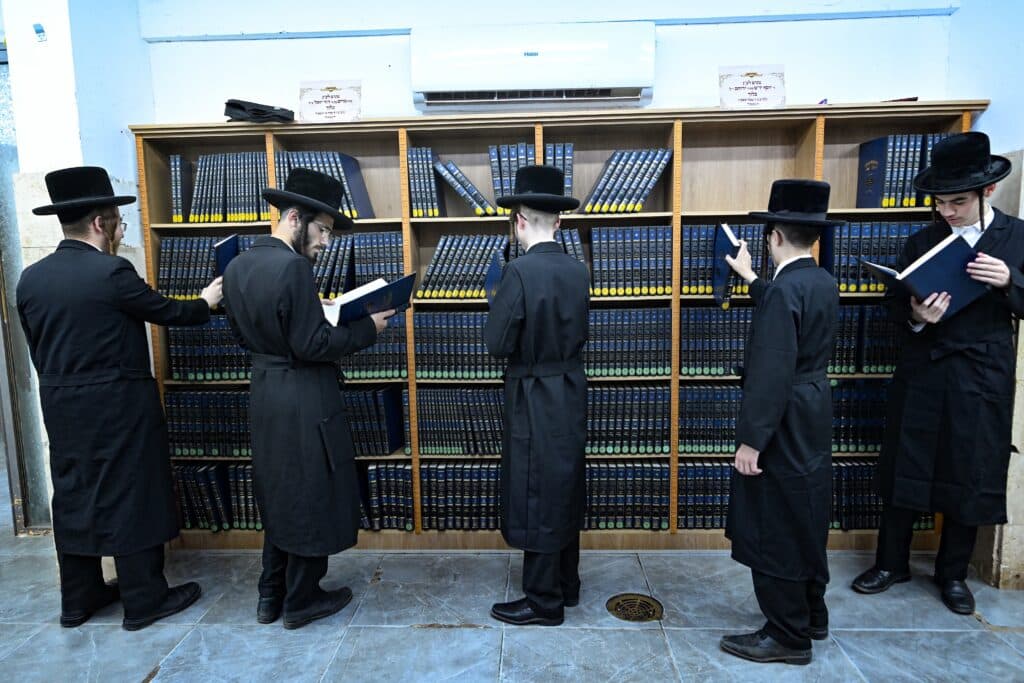 חזו חזו: ישיבות צאנז פתחו את 'זמן חורף' ברוב עם והדר חזו חזו: ישיבות צאנז פתחו את 'זמן חורף' ברוב עם והדר