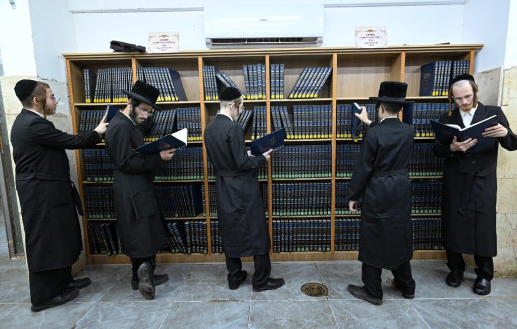 חזו חזו: ישיבות צאנז פתחו את 'זמן חורף' ברוב עם והדר חזו חזו: ישיבות צאנז פתחו את 'זמן חורף' ברוב עם והדר