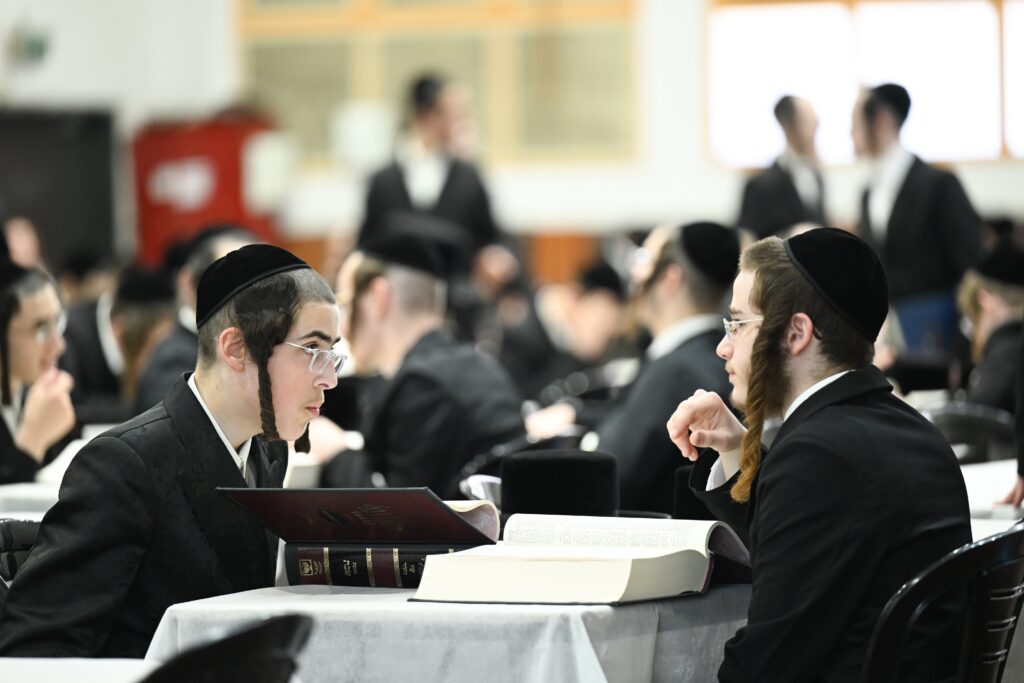 חזו חזו: ישיבות צאנז פתחו את 'זמן חורף' ברוב עם והדר חזו חזו: ישיבות צאנז פתחו את 'זמן חורף' ברוב עם והדר