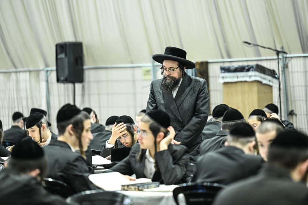 חזו חזו: ישיבות צאנז פתחו את 'זמן חורף' ברוב עם והדר חזו חזו: ישיבות צאנז פתחו את 'זמן חורף' ברוב עם והדר