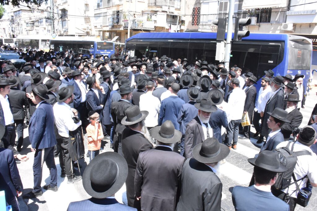 במעמד גדולי ישראל: בתו של מרן הגרי"ש אלישיב הובאה למנוחות במעמד גדולי ישראל: בתו של מרן הגרי"ש אלישיב הובאה למנוחות