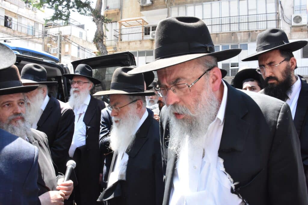 במעמד גדולי ישראל: בתו של מרן הגרי"ש אלישיב הובאה למנוחות במעמד גדולי ישראל: בתו של מרן הגרי"ש אלישיב הובאה למנוחות