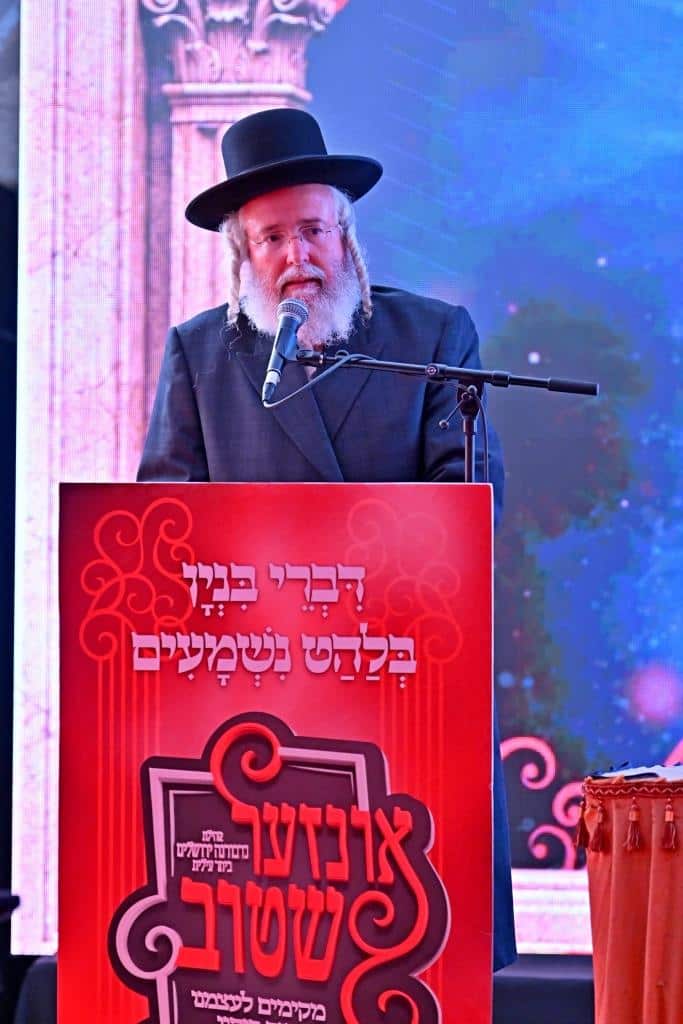 צעד נדיר: האדמו"ר חתך מהקיטל של זקינו - לגארטלעך לתורמים צעד נדיר: האדמו"ר חתך מהקיטל של זקינו - לגארטלעך לתורמים