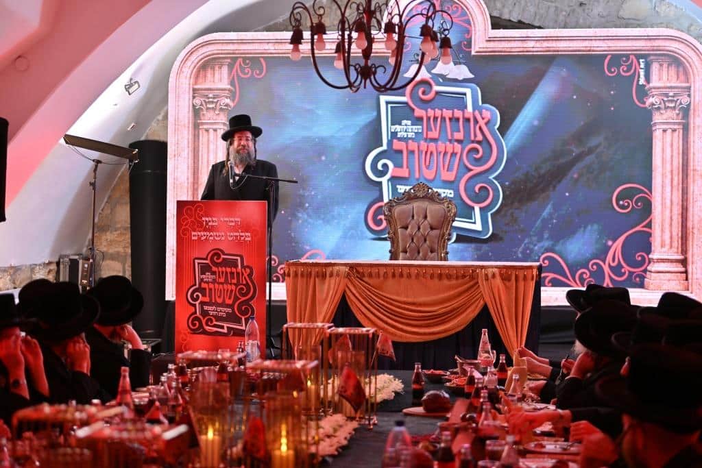 צעד נדיר: האדמו"ר חתך מהקיטל של זקינו - לגארטלעך לתורמים צעד נדיר: האדמו"ר חתך מהקיטל של זקינו - לגארטלעך לתורמים